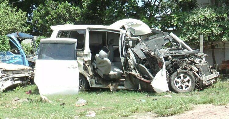 নরসিংদীতে ৫ ঘন্টার ব্যবধানে সড়কে প্রাণ গেল ৬ জনের 